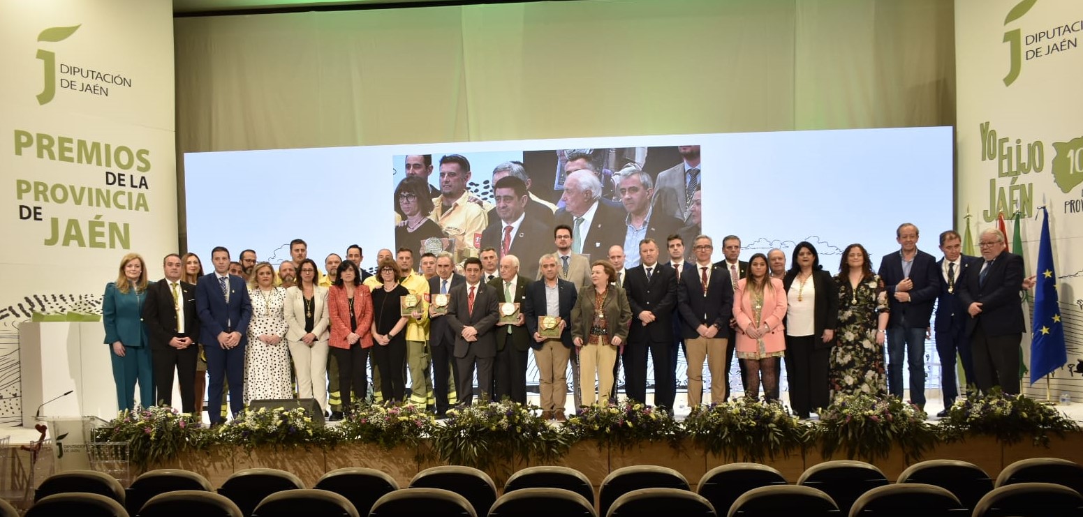 Foto de familia de los Premios de la Provincia 2023. JPG de 296 KB | Diputación de Jaén | Ampliar imagen