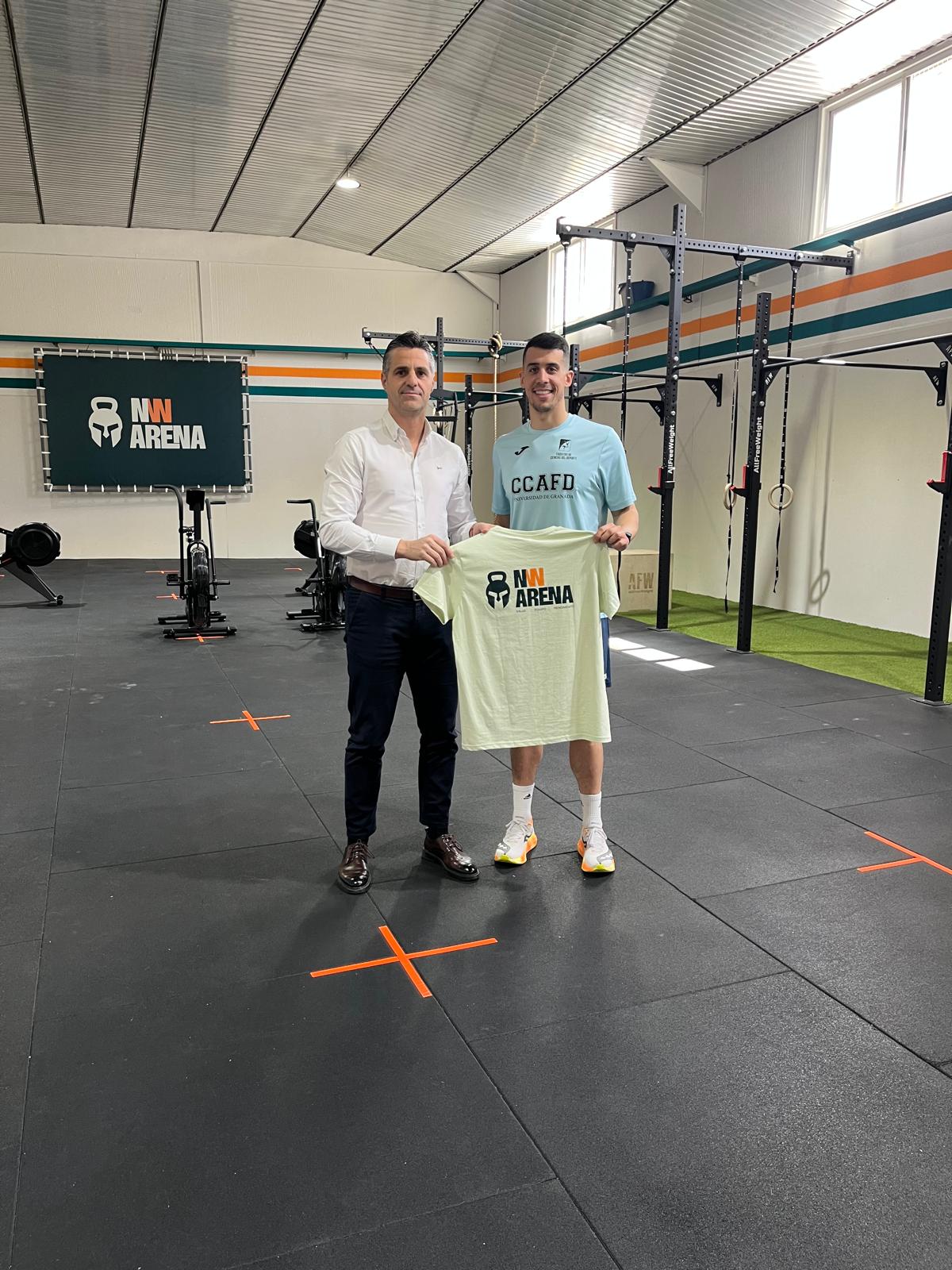 Durante la visita del diputado a uno de los jóvenes empresarios beneficiarios de las ayudas concedidas por la Diputación el pasado año